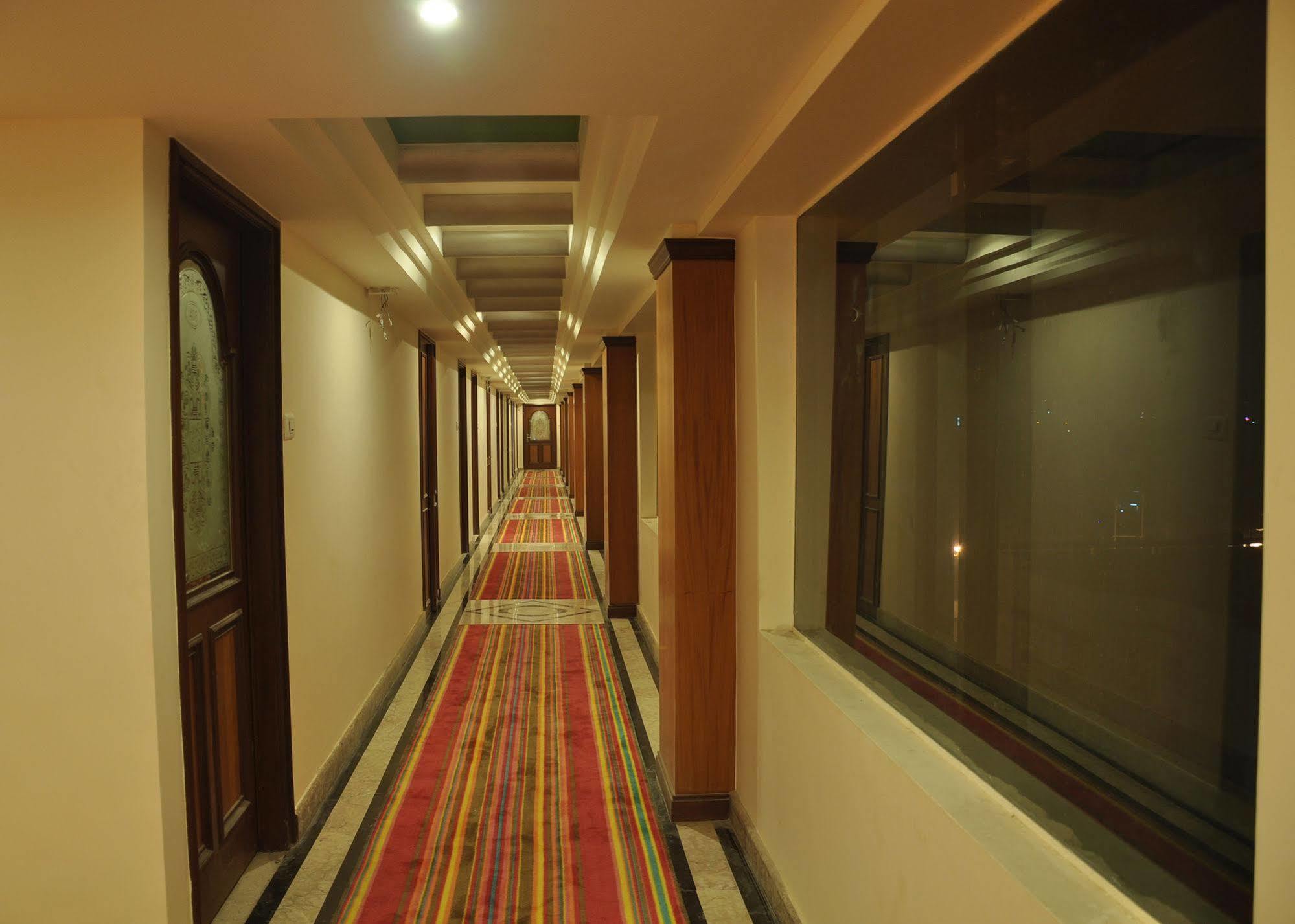 Hotel Babylon Inn Rāipur Zewnętrze zdjęcie